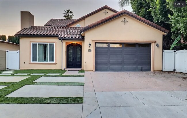 Foto del edificio - Now Leasing: Modern Arcadia Home – 4 Beds, 4 Baths, Premium Kitchenaid Kitchen, Three-Car Garage ...