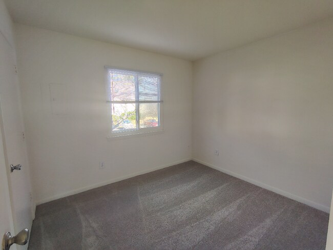 Building Photo - 600 Reusens Rd