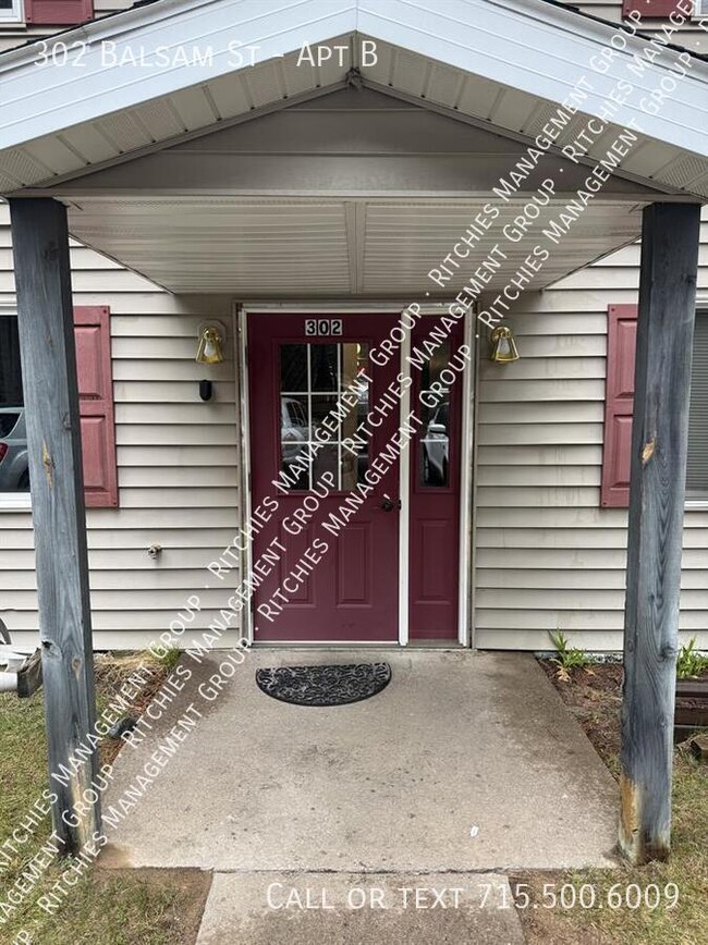 Building Photo - 302 Balsam St