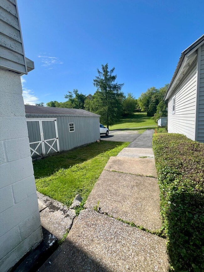 Foto del edificio - 387 E Howard St