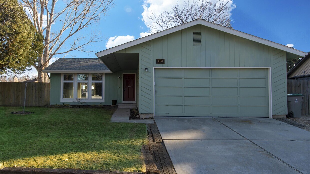 Primary Photo - 1073 E Ironside Dr