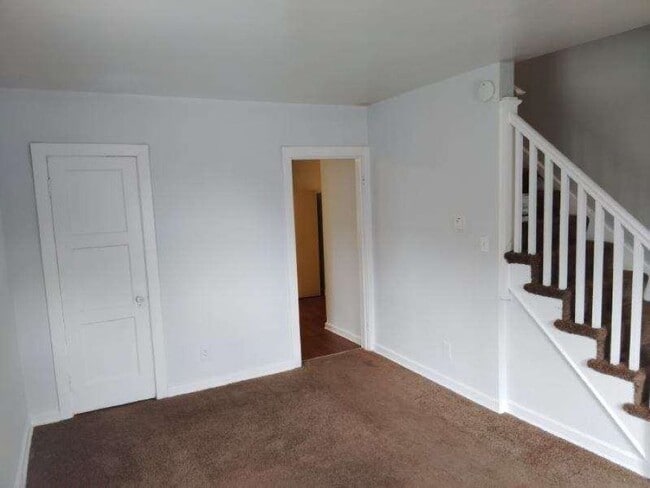 Building Photo - 4000 Elkader Rd