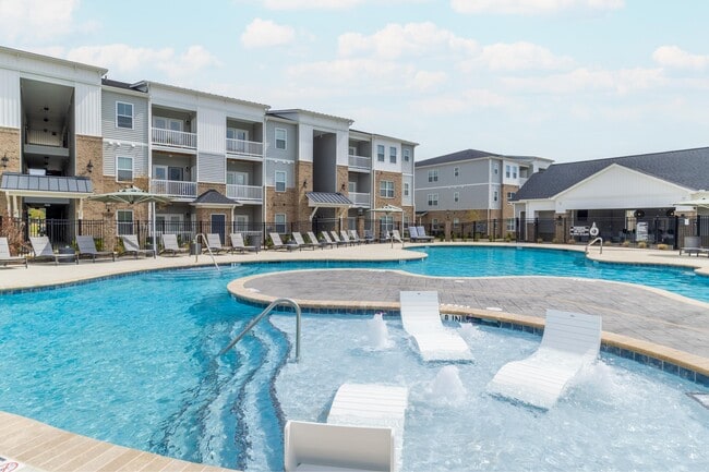 Building Photo - 904 West