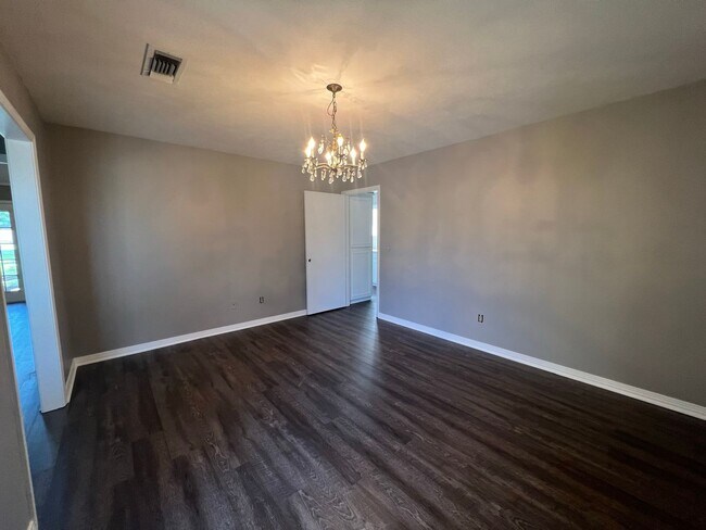 Foto del edificio - Remodeled 4 Bedroom home