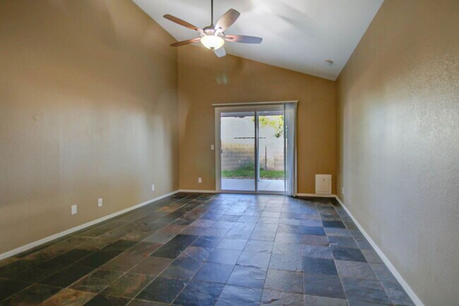 Building Photo - 1224 W Boxelder Cir