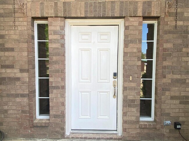 Building Photo - 474 Lakefield Dr