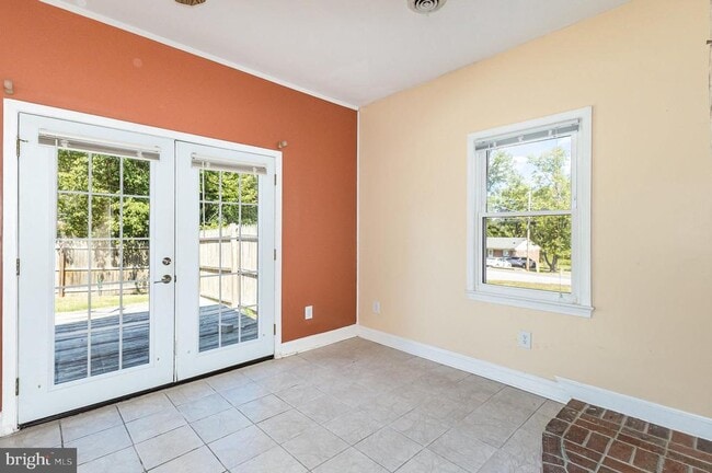 Building Photo - 3430 Little Hunting Creek Dr