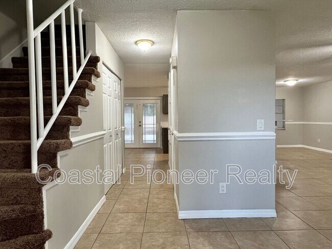Building Photo - 1613 Crossridge Dr.