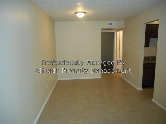 Building Photo - 820 Glen Hollow Dr