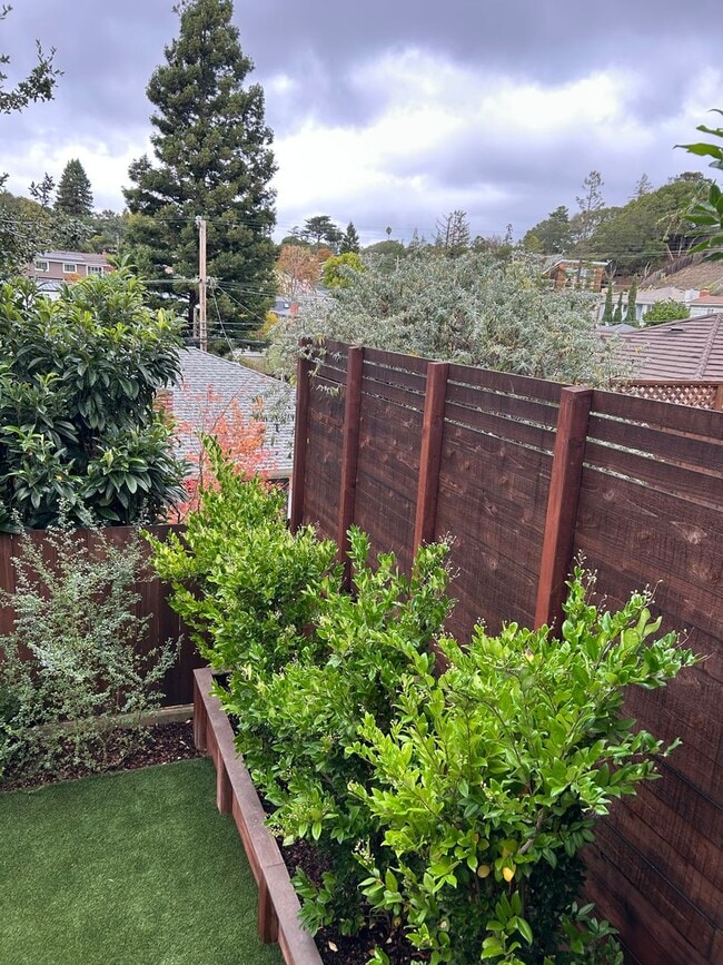 Building Photo - New 1bd/1ba ADU in Belmont! Private yard area with parking!