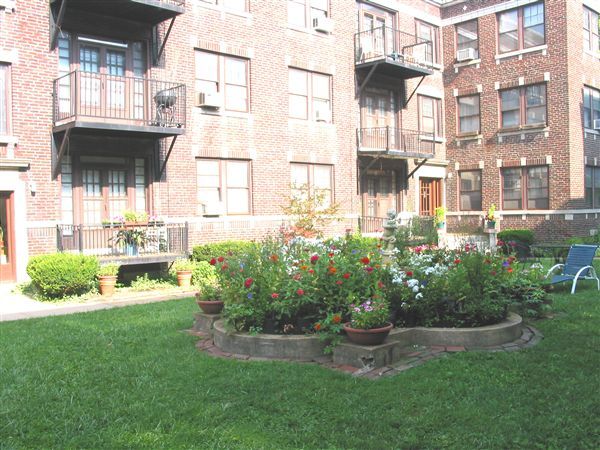 Building Photo - 6340 Southwood Ave