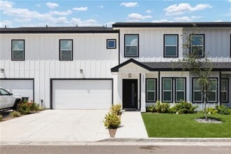 Building Photo - 15 Stablewood