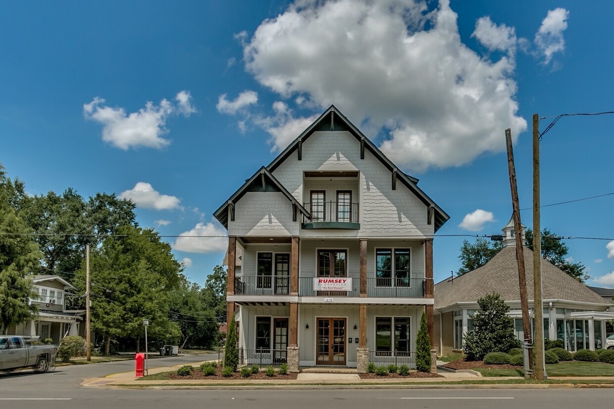 Building Photo - 1418 University Blvd
