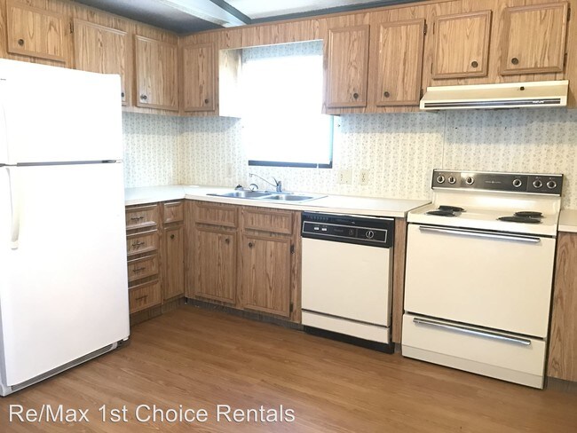 Building Photo - 2 br, 2 bath House - 2 Pine Rd.