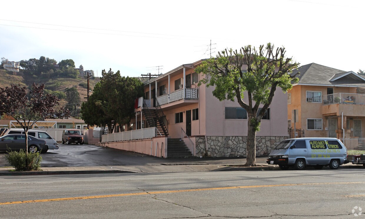 Primary Photo - 917 Cypress Ave