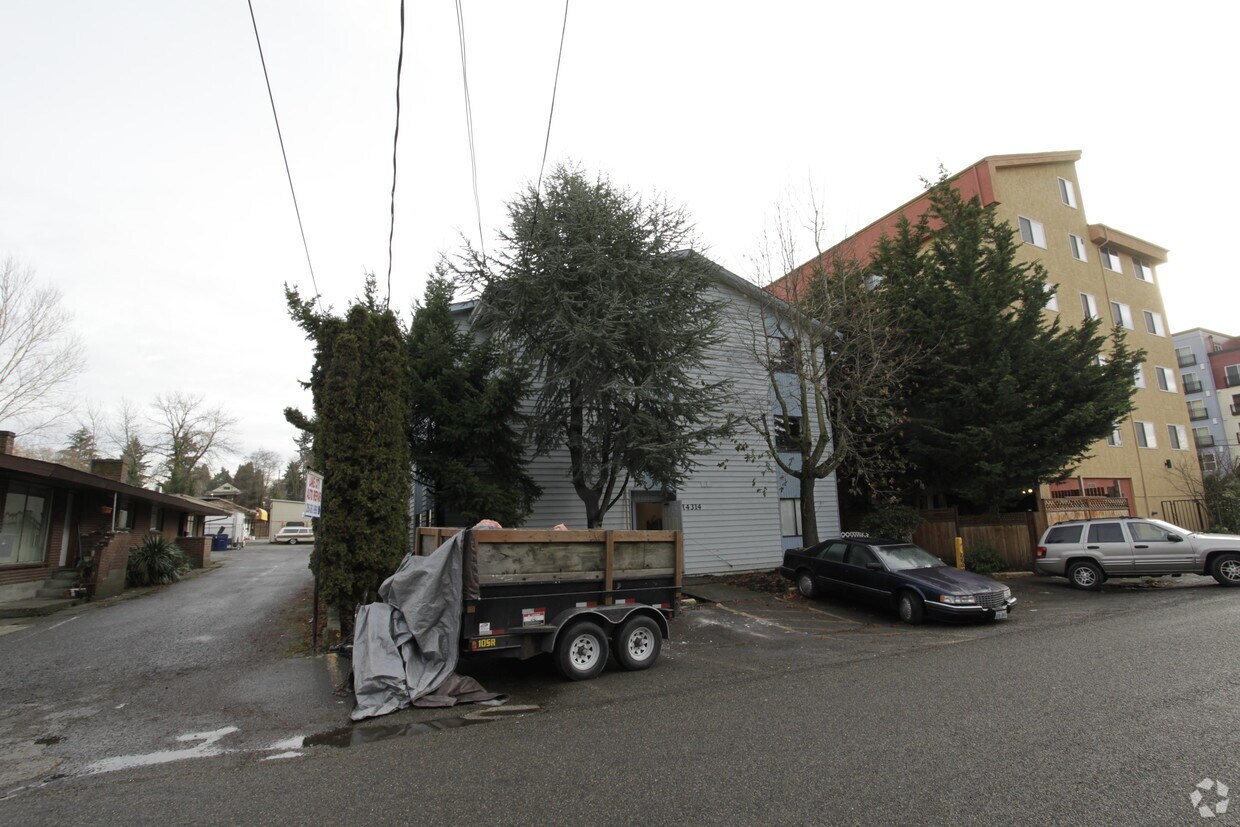 Building Photo - North Seattle Apartments