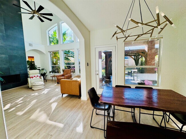 Foto del edificio - 4207 Pensacola Oaks Ln