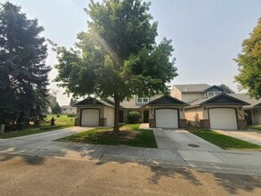 Building Photo - 1711 Checola St