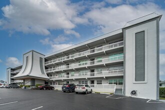 Building Photo - 155 Yacht Club Dr