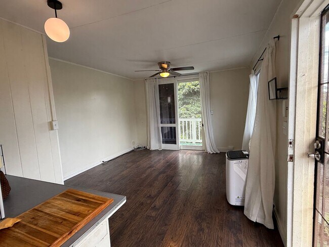 Foto del edificio - Charming 2BR Cottage Minutes from Kaimuki – Bright Home with Updated Kitchen