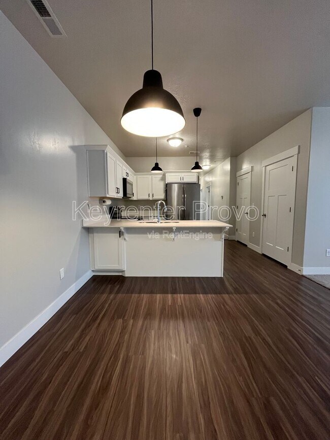 Foto del edificio - 586 N 360 W