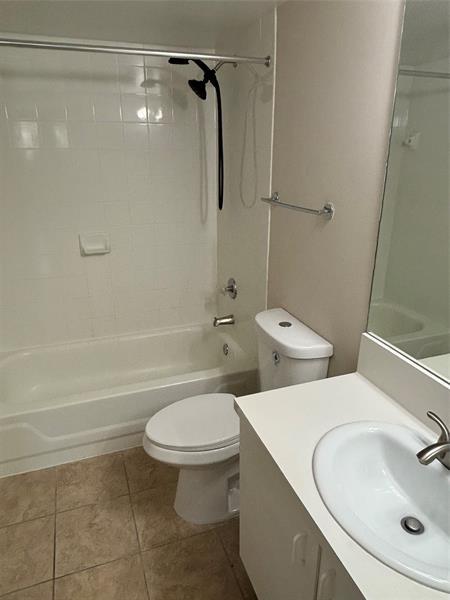 Foto del edificio - 1733 Village Blvd