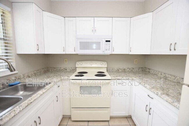 Foto del edificio - 1212 Waterview Blvd W