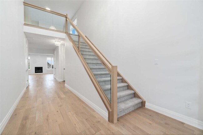 Photo du bâtiment - 608 Sweetbay Cres