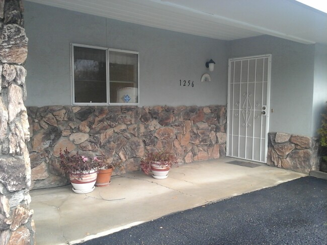 Foto del edificio - 1256 Luning St