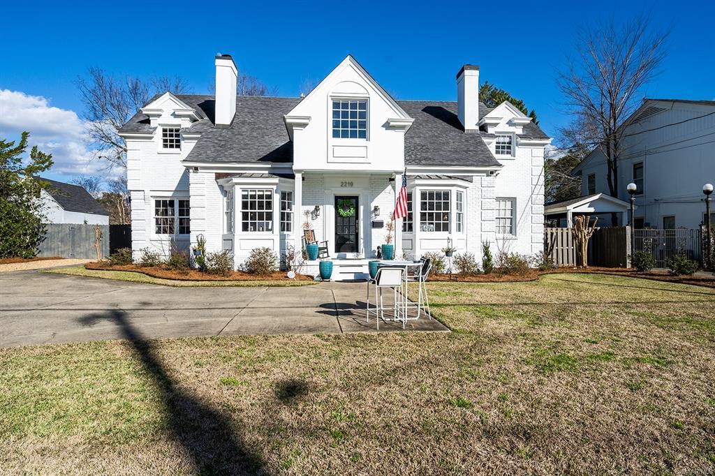Foto principal - 2219 College St