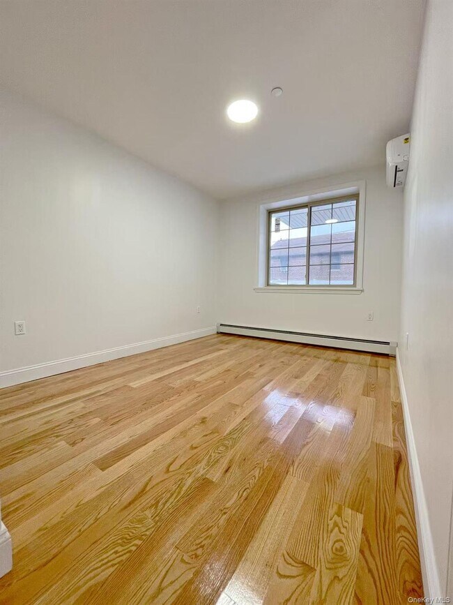 Foto del edificio - 36-29 169th St
