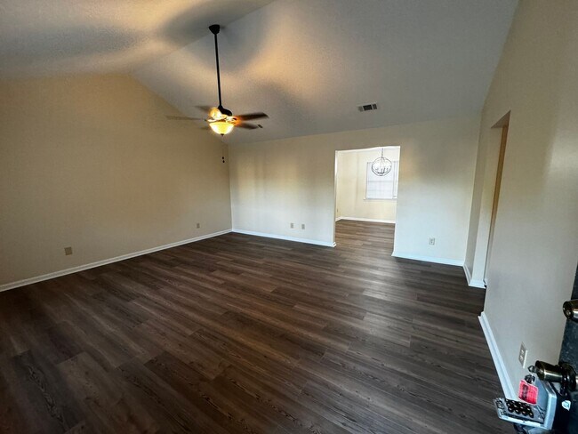 Building Photo - Home For Rent