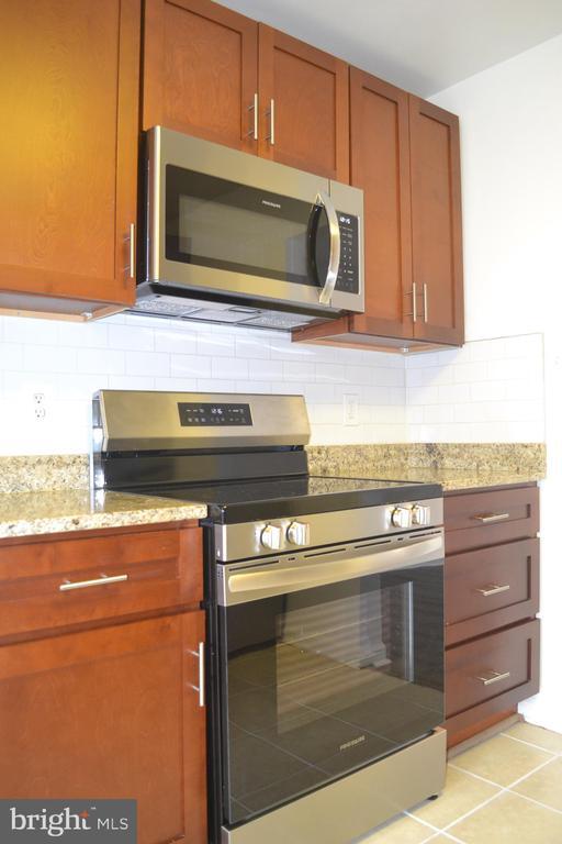 Building Photo - 11010 Hiram Ct