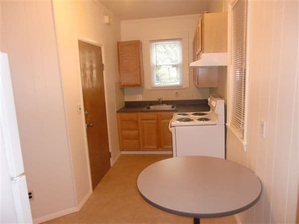 Building Photo - 7 br, 2.5 bath House - 825 Packard St 825 ...