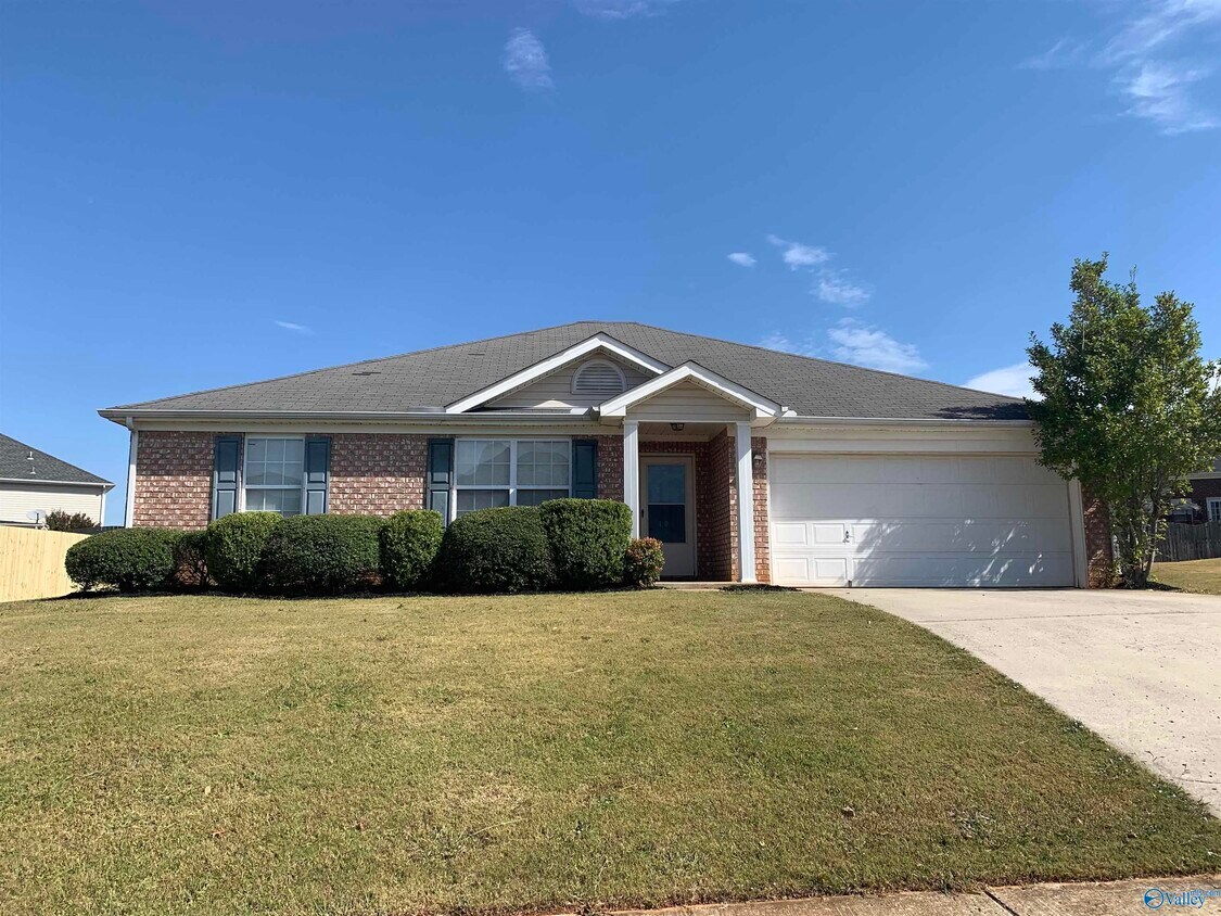 Primary Photo - 104 Dartford Dr