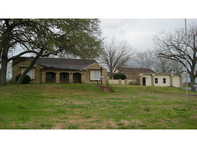 Building Photo - 2248 US Highway 77