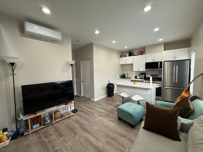 Foto del edificio - Newly Built 3 Bed / 2 Bath on Ewing! (Lease out, pending signatures. Check back in a few days!)