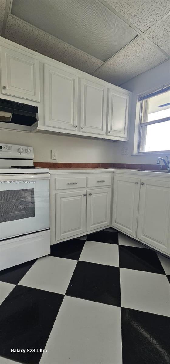Foto del edificio - 8595 Sunrise Lakes Blvd
