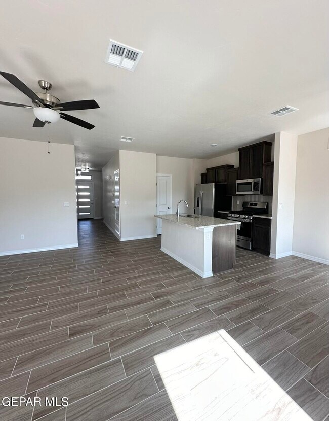 Building Photo - 5033 Munir Khouri St
