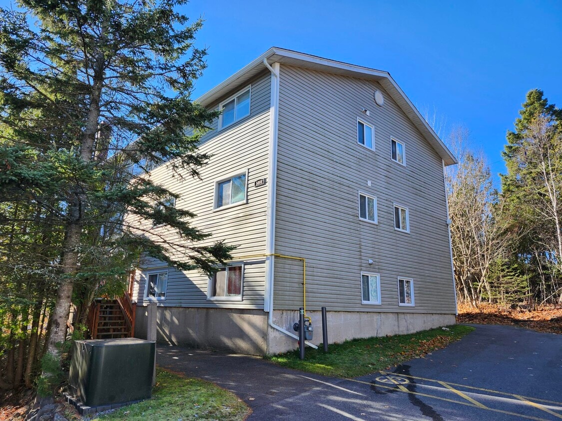 Building Photo - 1066 Magee Pl