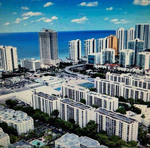 Foto del edificio - 17021 N Bay Rd