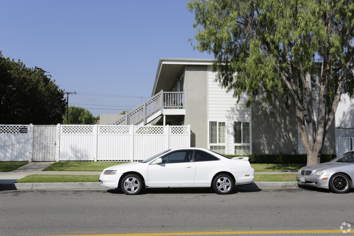 Building Photo - 2869 Mendoza Dr
