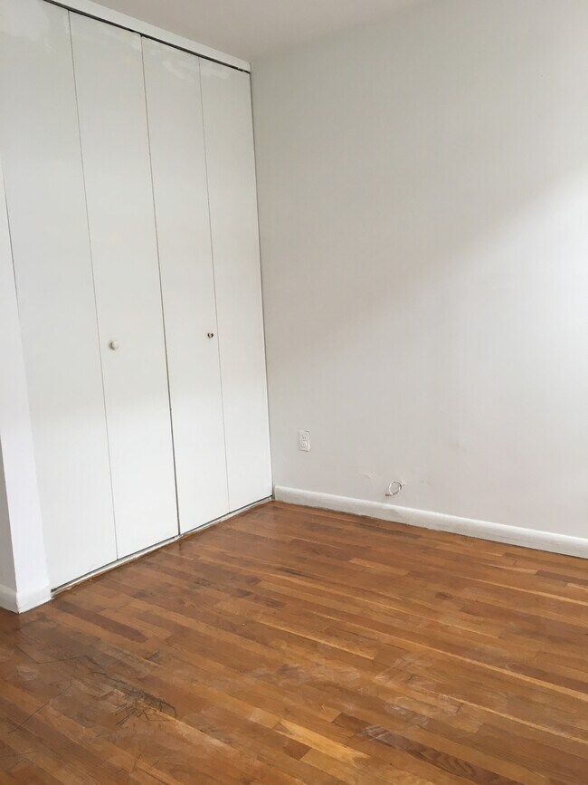 habitación amplia - 302 E 105th St