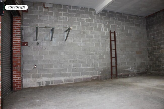 Foto del edificio - 393 Manhattan Ave