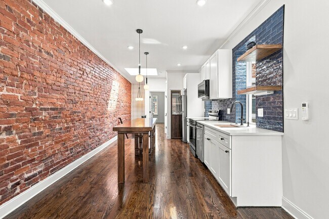 Building Photo - 2436 N 33rd St