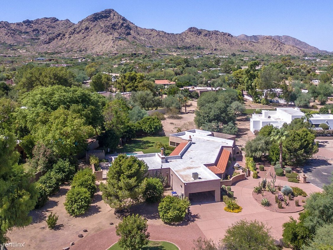 Foto principal - 8111 N 65th St