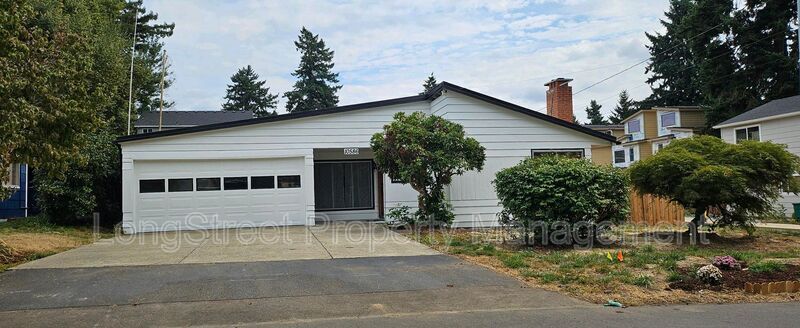 Primary Photo - 10586 SE Home Ave