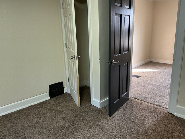 Foto del edificio - 2457 N 49th St