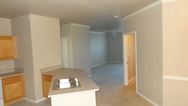 General view of family room - 12820 University Crescent