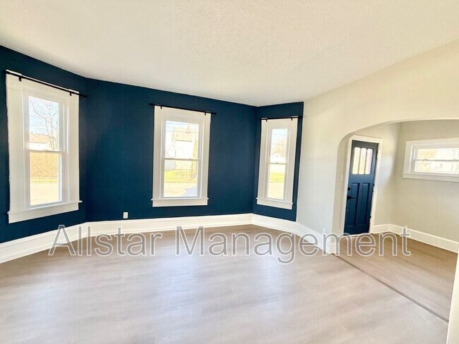 Foto del edificio - 924 Spring Ave NE